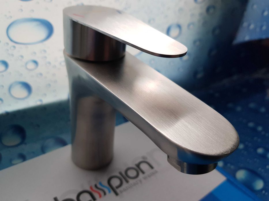 Смеситель змiшувач для умывальника с нержавейки Champion Neo 001
