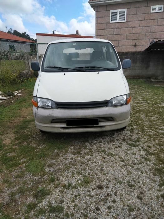 Toyota Hiace 2.5 - 6 lugares