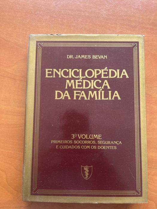 Enciclopédia Médica da Família,  de Dr James Bevan - 4 Volumes