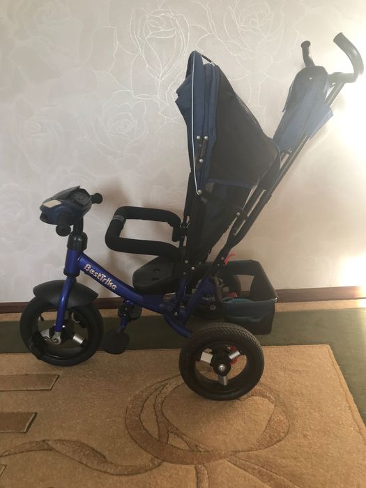 Дитячий велосипед синього кольору