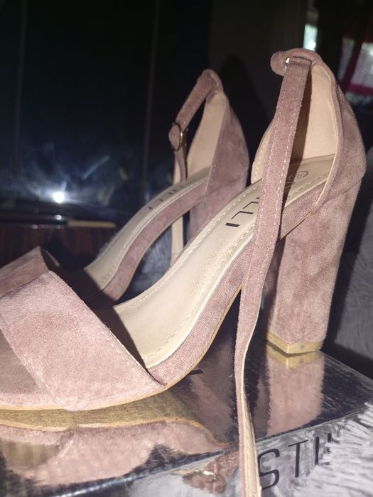 Босоніжки 36 розмір