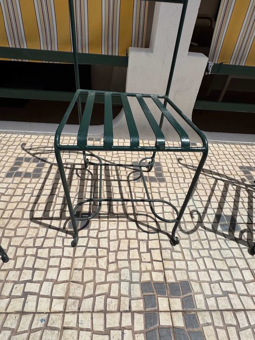 Conjunto de 4 cadeiras em ferro forjado