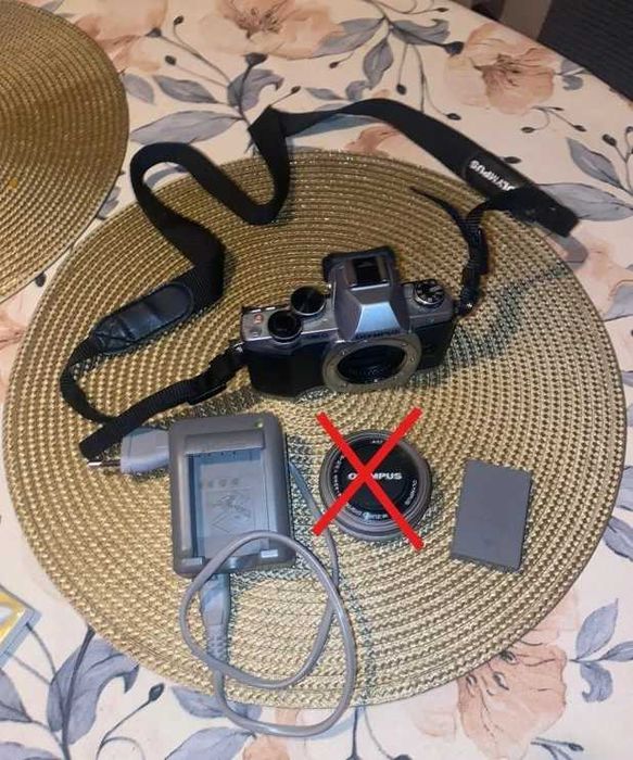 Olympus OM-D E-M10 (body only + charger)