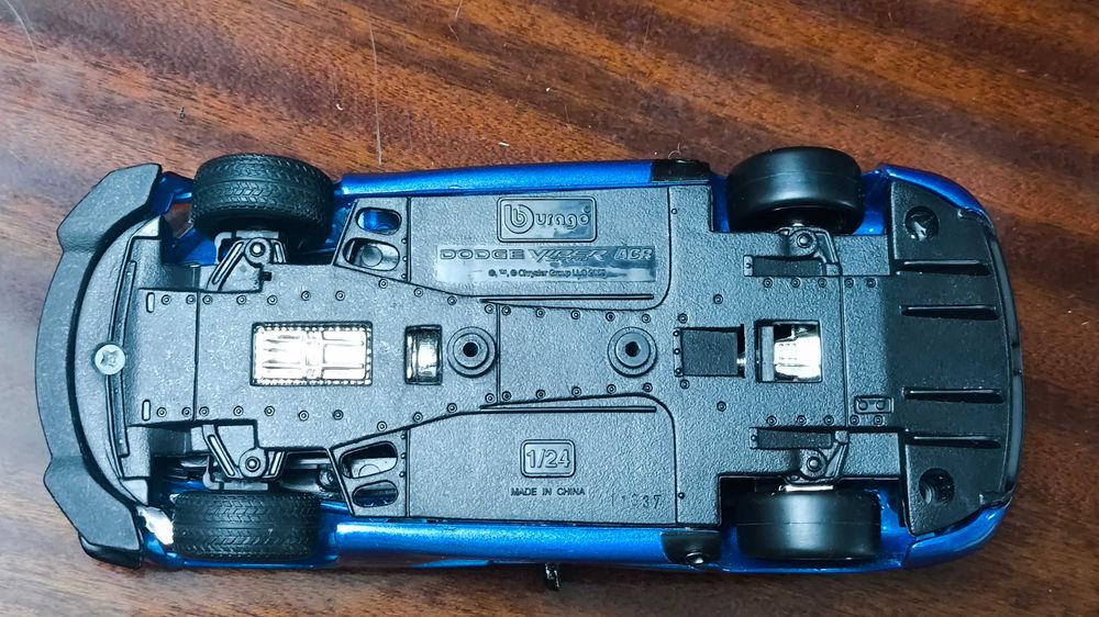 Машинка Dodge Viper SRT10 ACR - Bburago 1/24