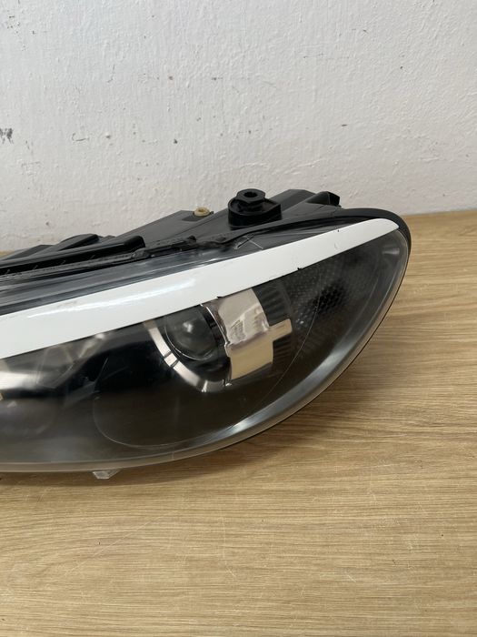 Lampy przednie Volkswagen Sirocco Xenon