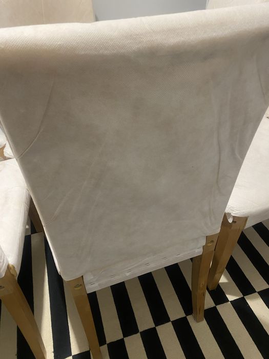 6 cadeiras Henriksdal IKEA com capas brancas