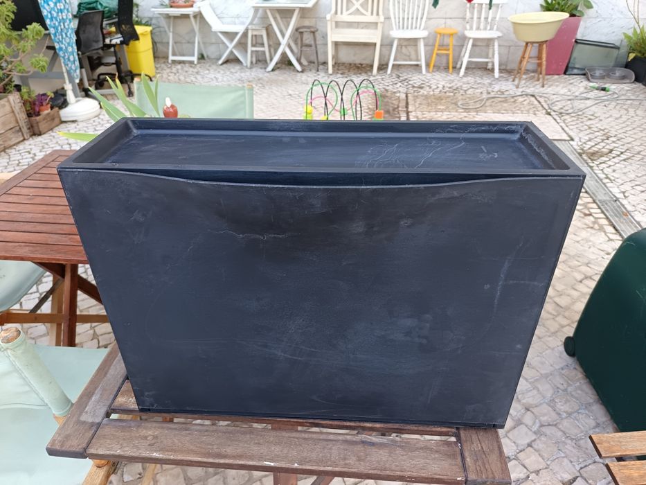 Sapateira IKEA de cor preta, modelo Trone