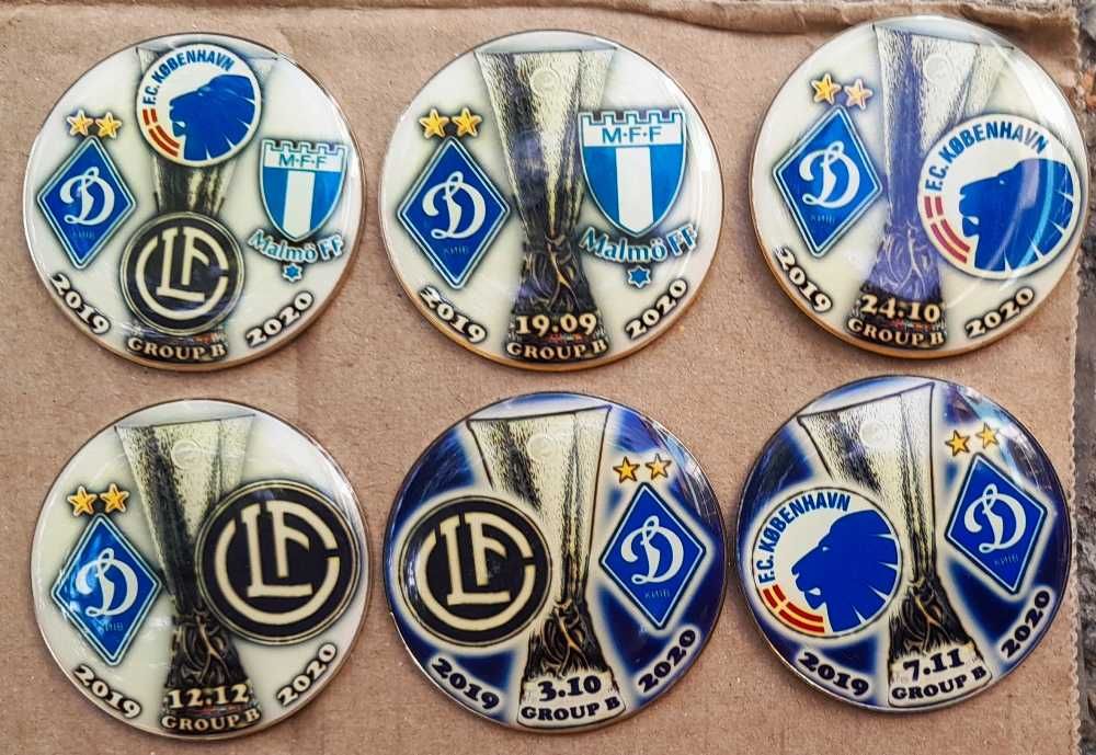 Футбольні значки різні