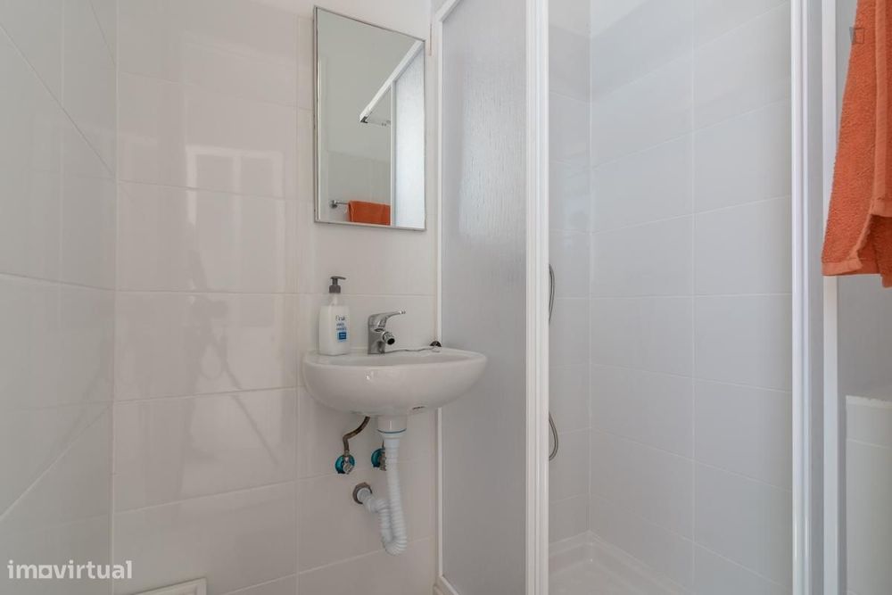 Quarto - localizado em Intendente Lisbon