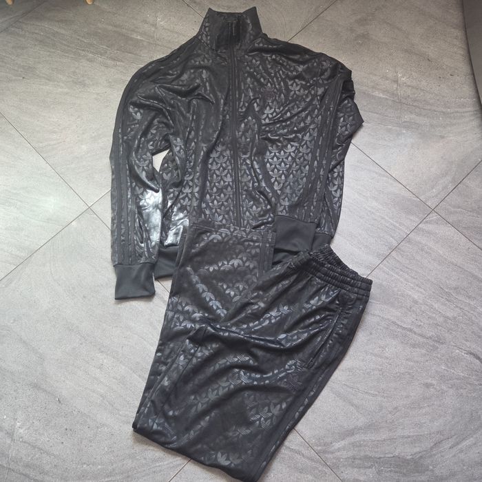 Dres Adidas monogram