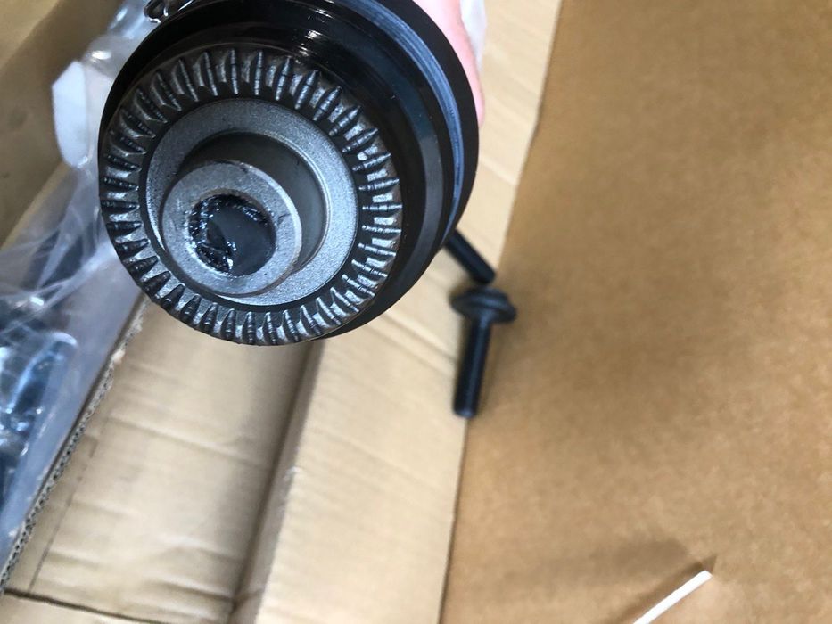 Полуось/привод передний левый BMW X5 G05/X6 G06/X7 G07  31608486201