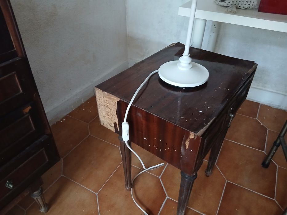 Vendo cómoda, espelho  mesa cabeceira