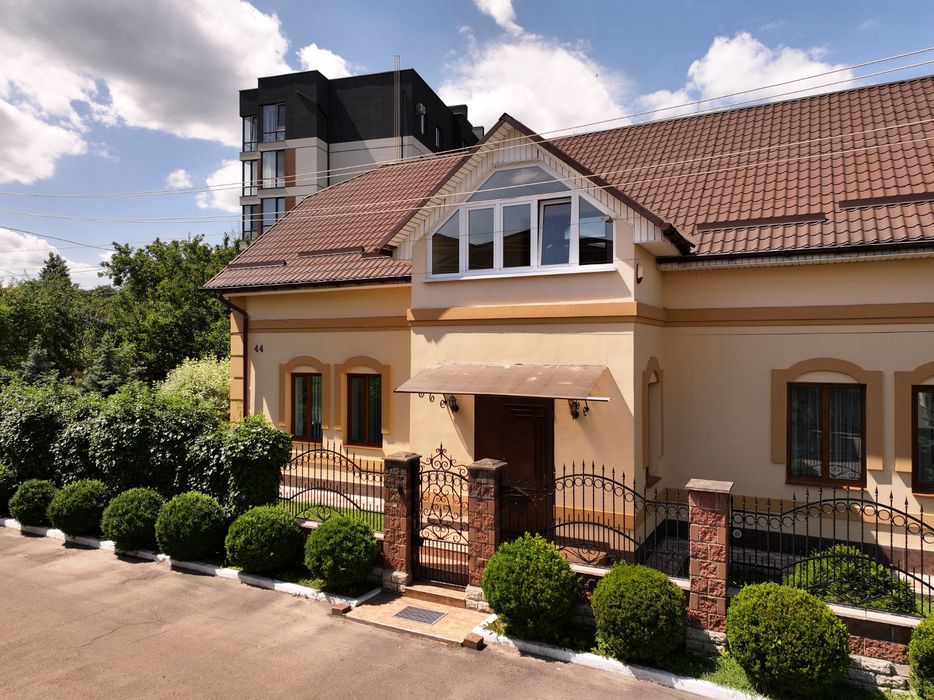 Продам будинок 320м.кв. 10 соток гараж на 2 авто 
 Пирогова, Пивзавод.