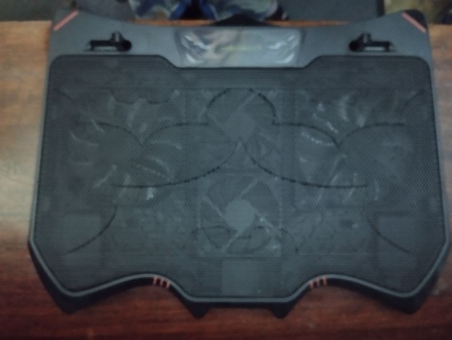 Охлаждающая подставка для ноутбука