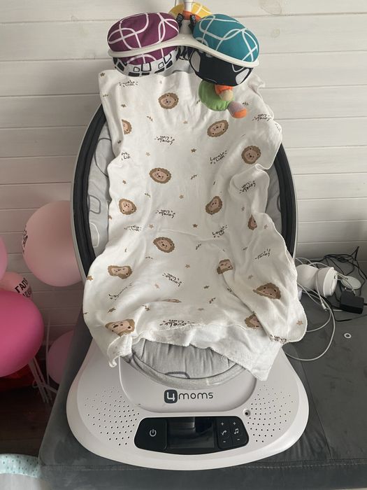 Заколисуючий центр 4 moms