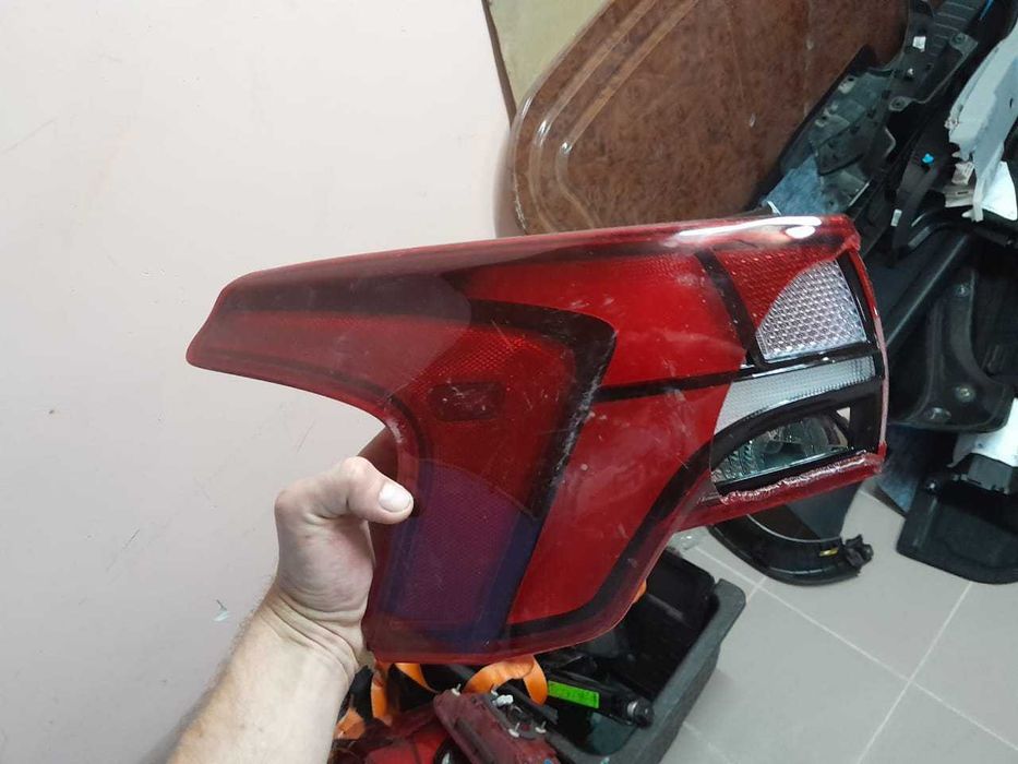 Продам задні фонарі на Santa Fe TM 4