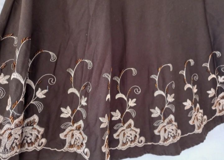 Saia rodada com Bordado