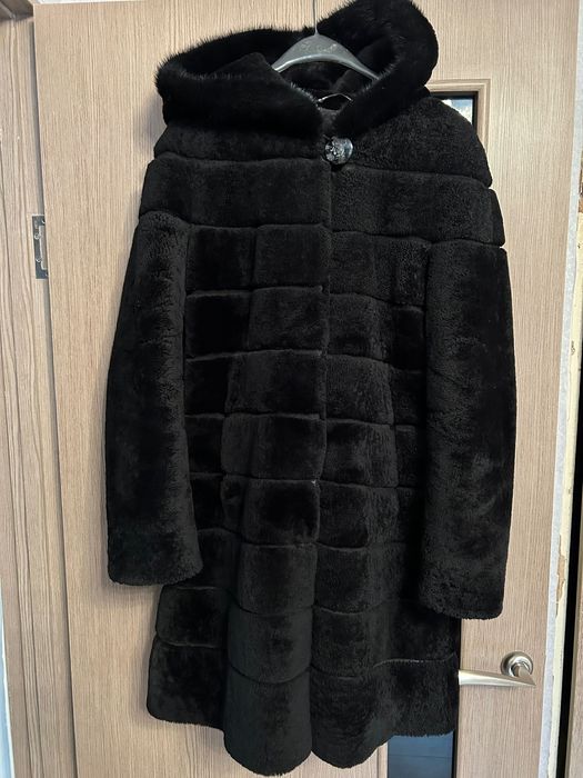 Продам натуральну мутонову шубку