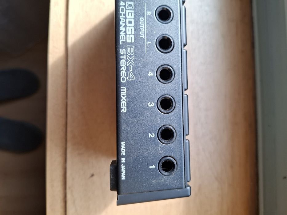 Mini mesa de mistura áudio Boss 4 canais
