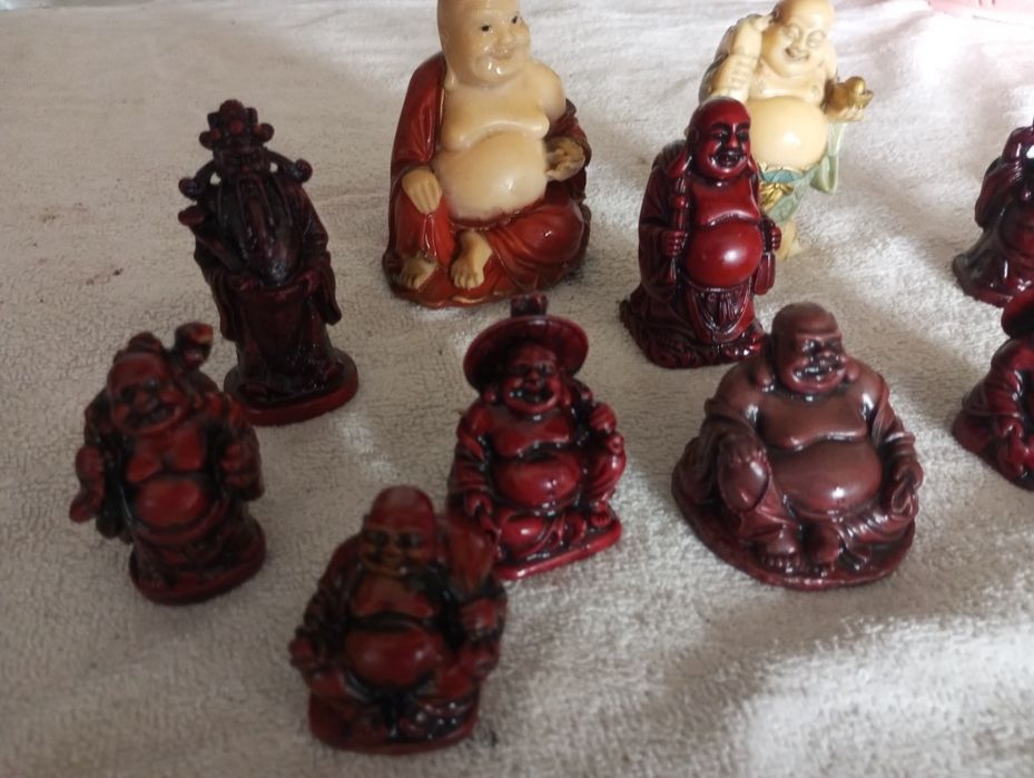 Estatuetas resina vermelha miniatura buda