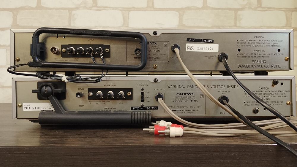 ONKYO T-15, T-25 Stereo Tuner