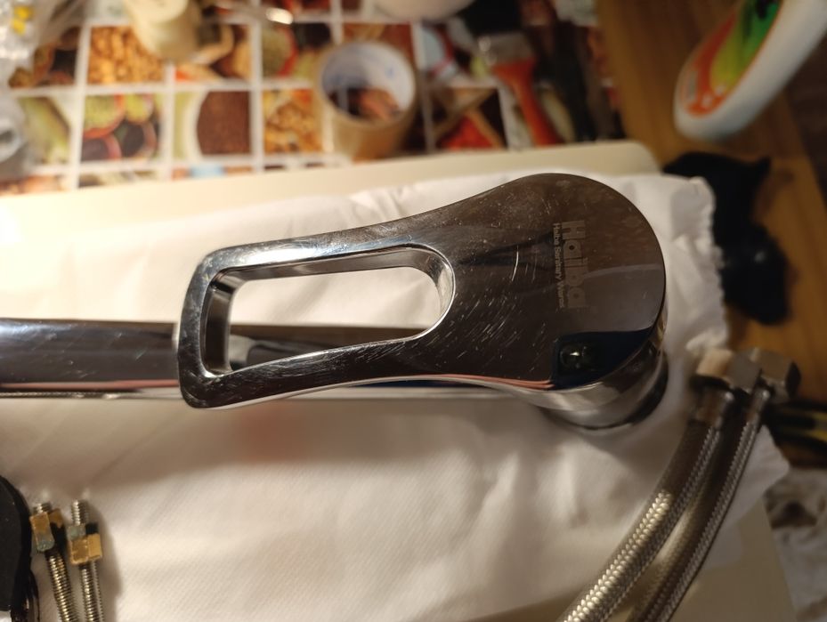 Змішувач на кухню або ванну Haiba в робочому стані