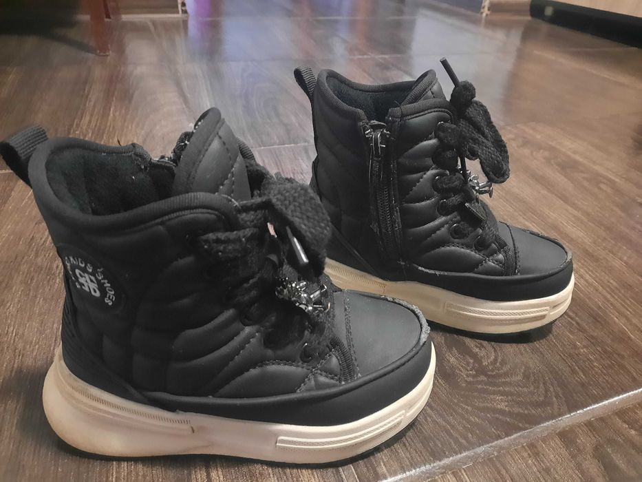 Зимові черевички для дівчинки