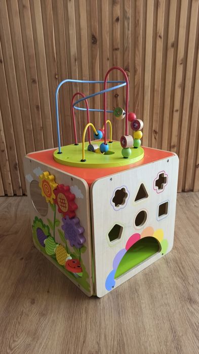 Cubo multiactividades para crianças em madeira