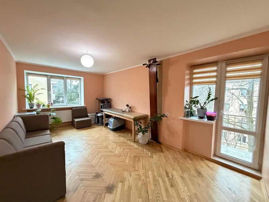 Продаж 4 кім. квартири по вул. Тютюнників