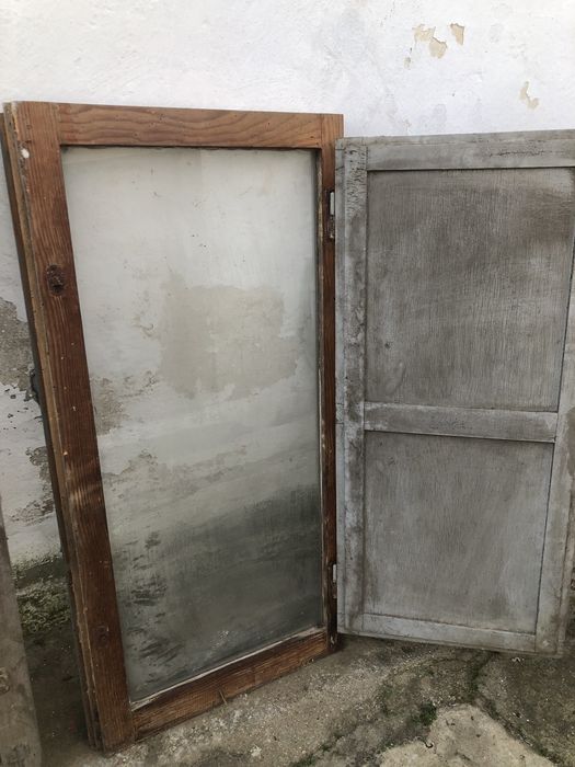 Quatro janelas antigas completas
