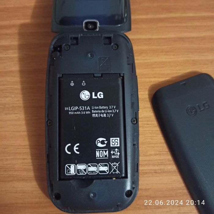 Мобільний телефон - разкладушка LG 450