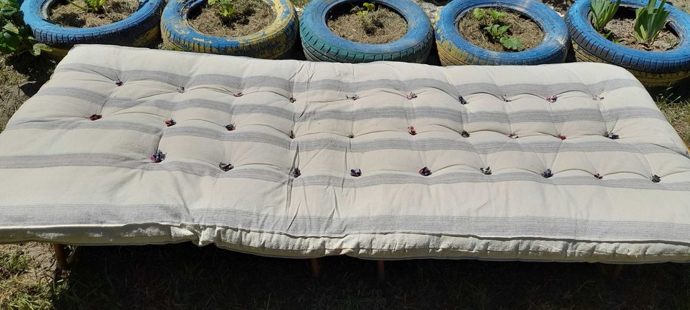 Розкладне ліжко (радянська розкладачка) на панцирній сітці + матрац