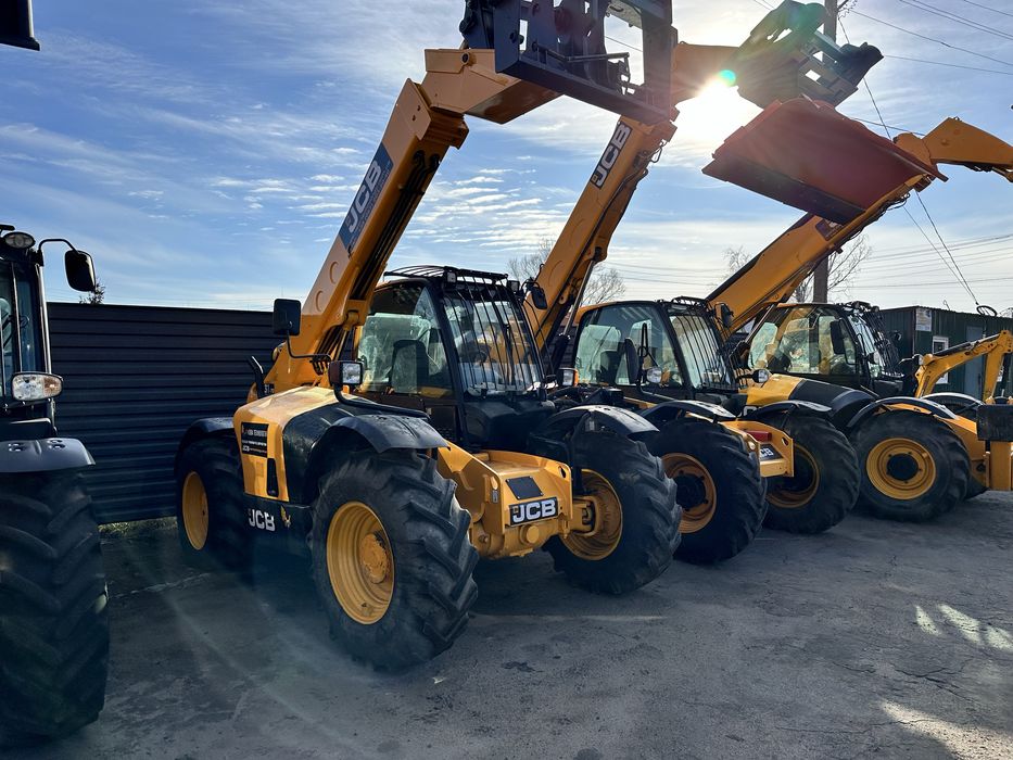 Телескопічний навандажувач JCB