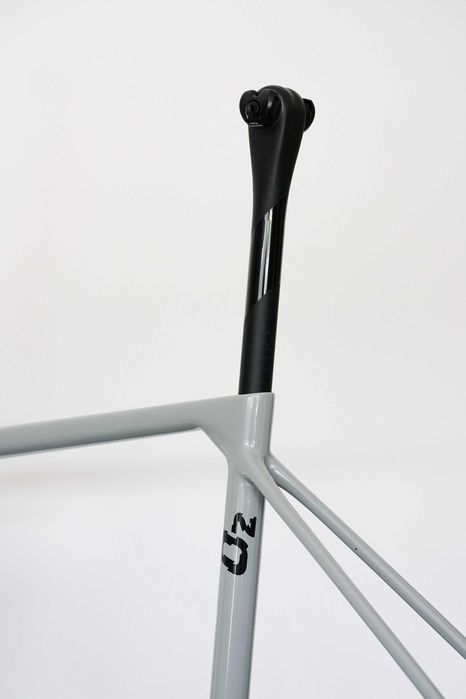 Rama FACTOR (Zestaw Premium) O2 2023 Disc k. Shattered Grey, r. 54