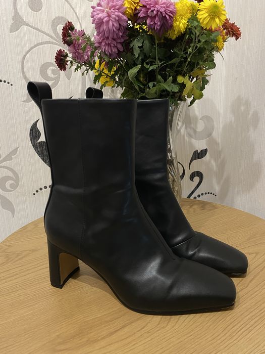 Ботильйони чоботи черевики на підборах з квадратним носиком