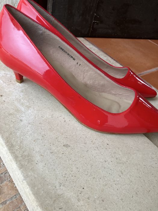 Sapatos vermelhos de verniz