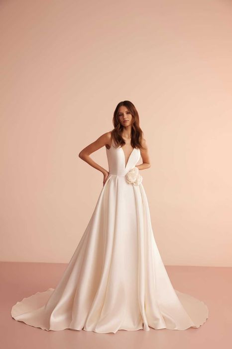 Piękna suknia ślubna Ariamo Bridal
