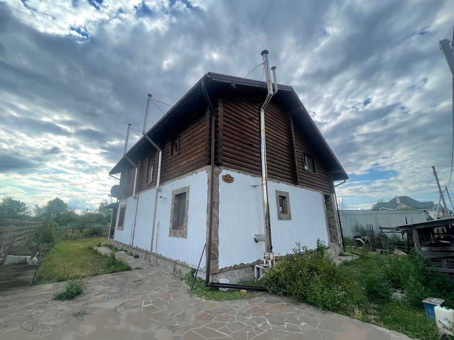 Просторный, современный семейный коттедж 235м2 в селе Рожны