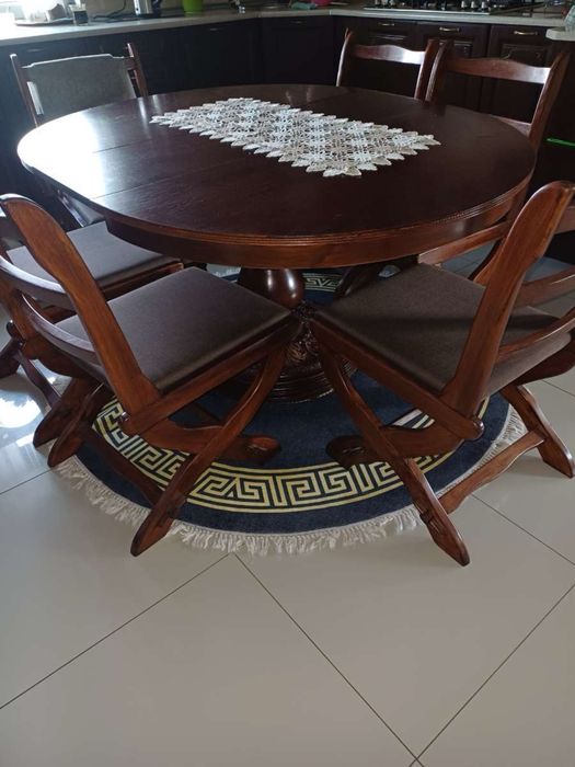 Sprzedam stół z krzesłami