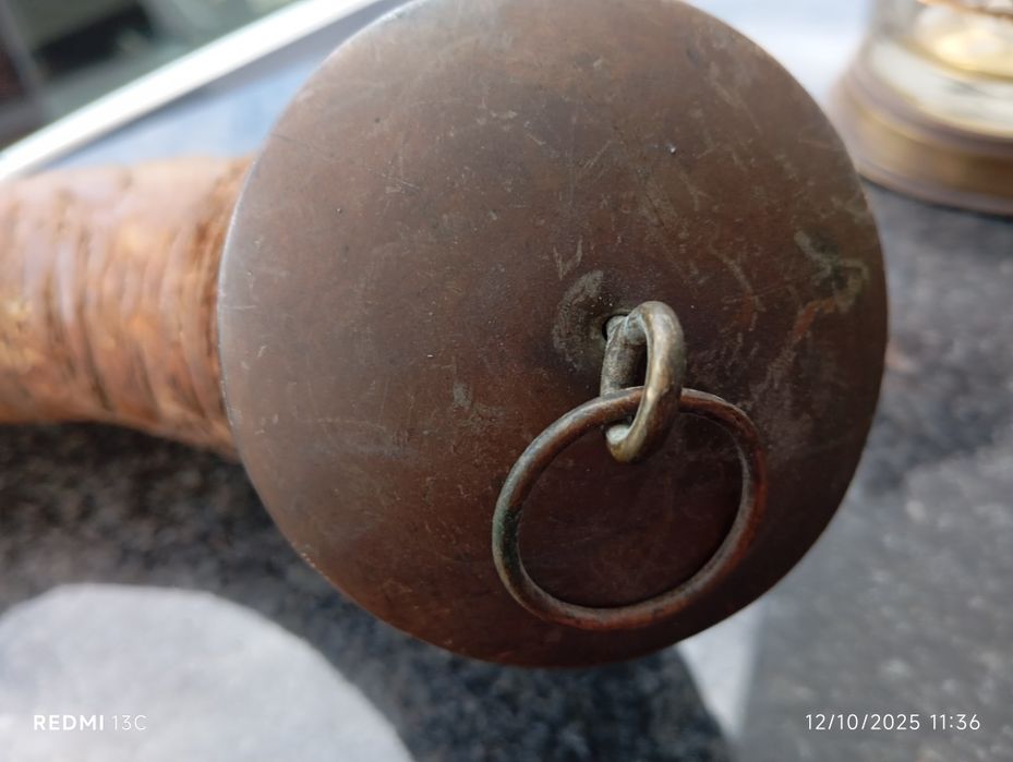 Corno real com aplique para pendurar