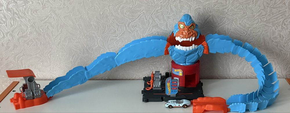 Ігровий набір Hot Wheels Порятунок від горили Небезпечні створіння