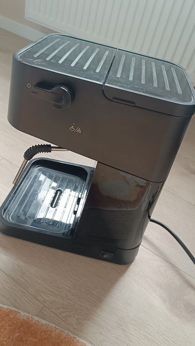 Ekspres do kawy ciśnieniowy DeLonghi EC230.BK