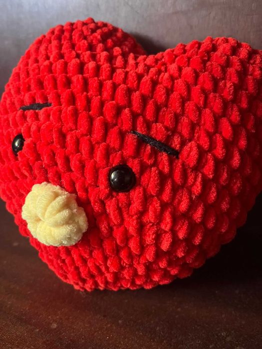 Coração de Crochê Estilo TATA (BT21) – Feito à Mão