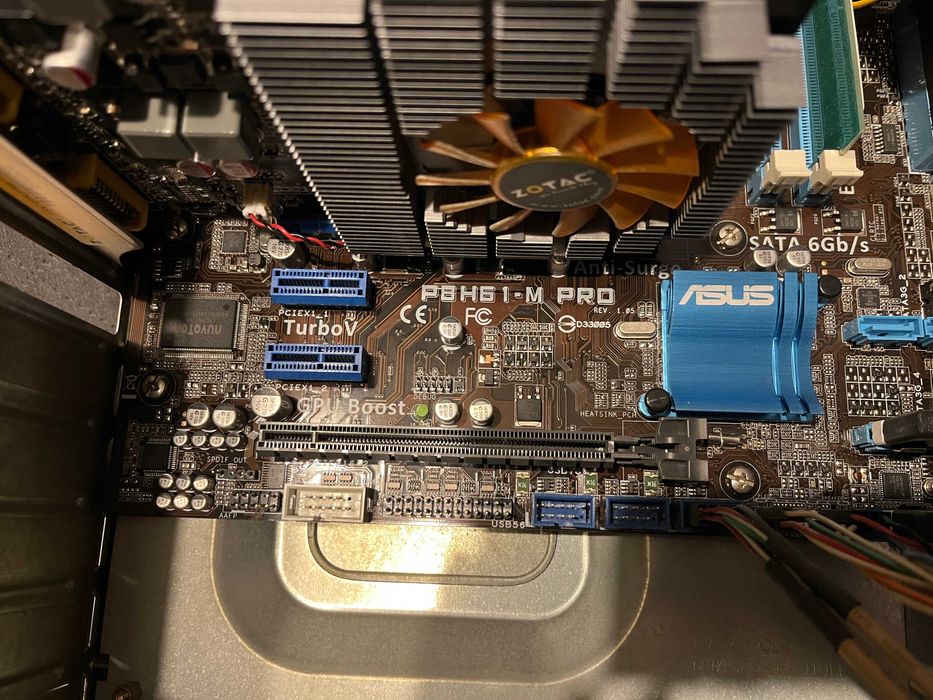 Komputer stacjonarny  G2030, 4 GB, GT730