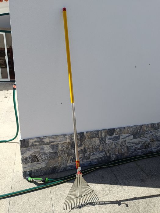 Vassoura Regulável Jardim Outils Wolf (Inclui cabo)