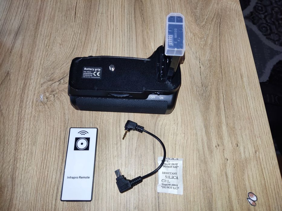 Grip Nikon D 3300 + 1 x EN-EL14 , battery grip
