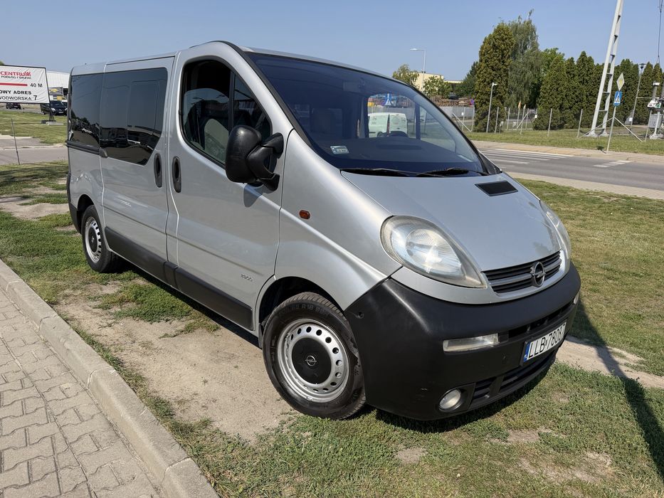 Opel vivaro 1,9 100 km  9 osobowy klima