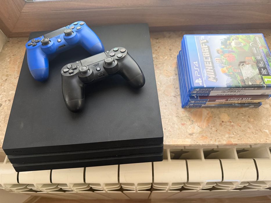 Ps4 pro z 2 padami i grami