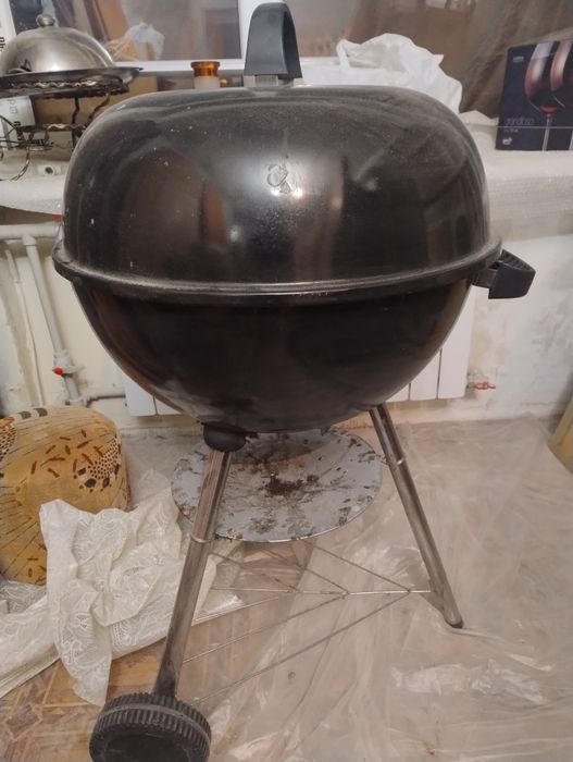 Угольный гриль .