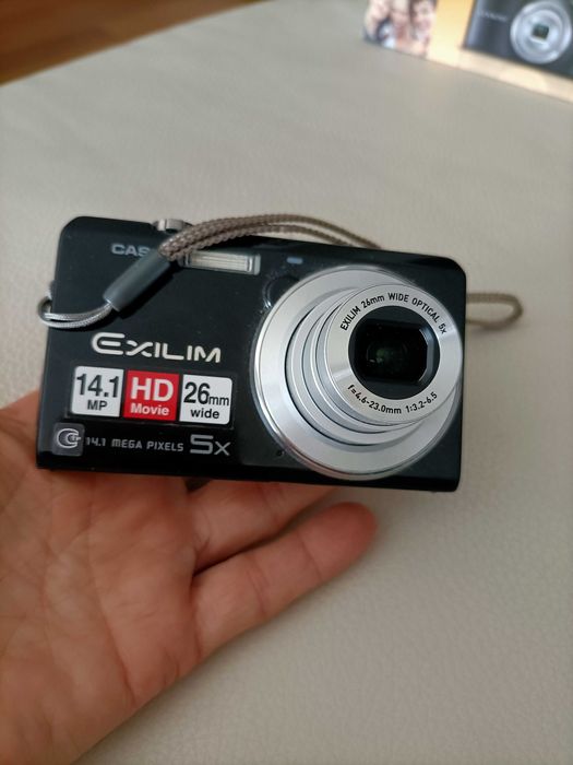 Casio Exilim EX-ZS10 Digital Camera64170791512193123